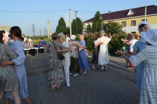 Вечер вальса прошел в уруссинском парке