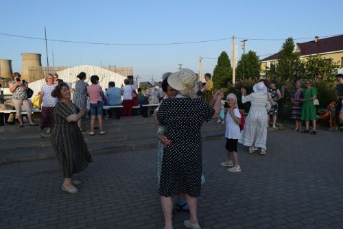 Вечер вальса прошел в уруссинском парке