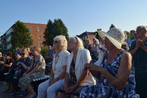Вечер вальса прошел в уруссинском парке