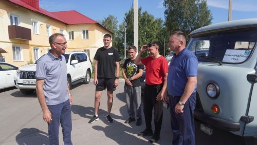 Жители Ютазинского района отправили нашим бойцам два автомобиля, загруженных гуманитарной помощью