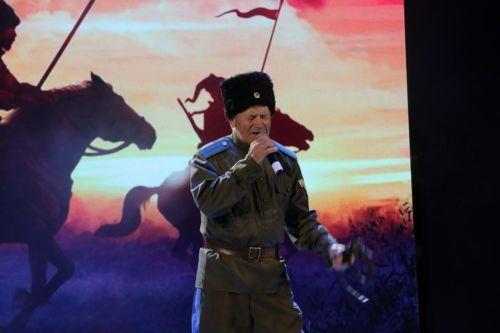 Его академический голос задел струны души уруссинцев