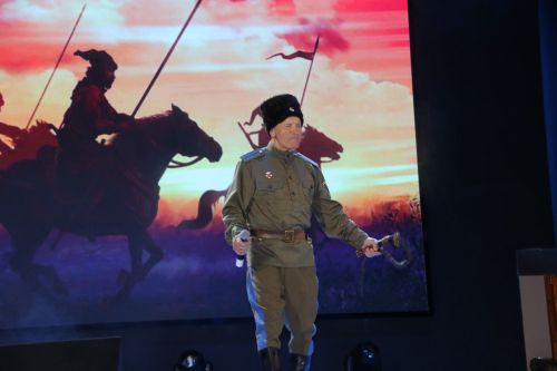 Его академический голос задел струны души уруссинцев