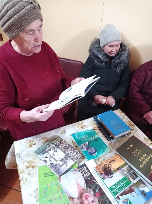 В уютном зале сельского клуба Кряш-Буляк прошла литературная гостиная под названием «Читаем с настроением»