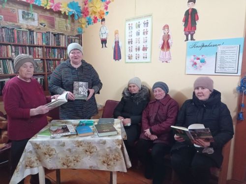 В уютном зале сельского клуба Кряш-Буляк прошла литературная гостиная под названием «Читаем с настроением»