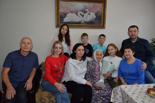 Славных ютазинских юбиляров поздравило руководство района