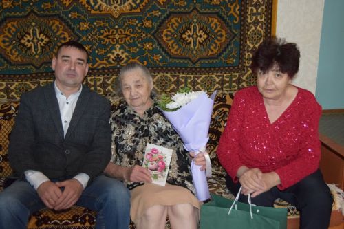 Славных ютазинских юбиляров поздравило руководство района
