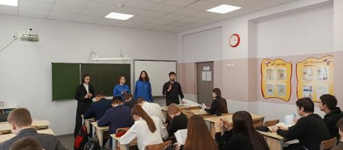Выпускники КИУ посетили школу № 2