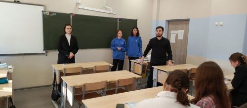 Выпускники КИУ посетили школу № 2