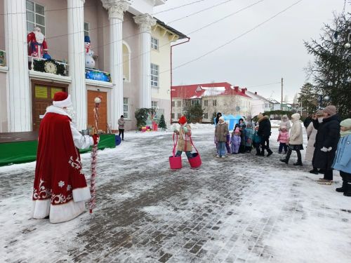 На площади РДК прошла спортивно-игровая программа «Зимние старты»