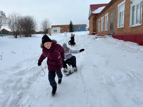 Во время зимних каникул на школьной площадке села Старые Уруссу для детей прошла развлекательно-игровая программа «Зимние забавы»