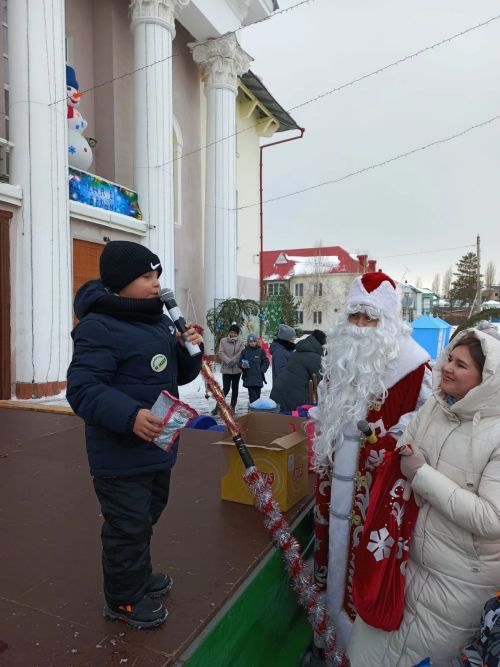 На площади РДК прошла спортивно-игровая программа «Зимние старты»