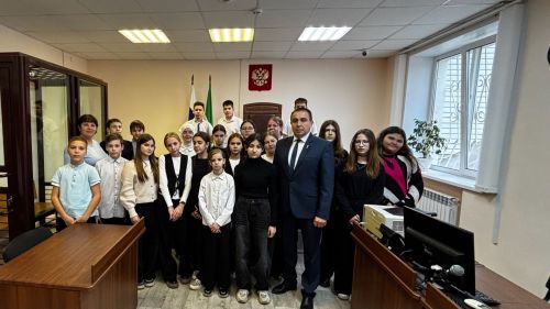 Семиклассники Уруссинской школы №2 побывали в районном суде