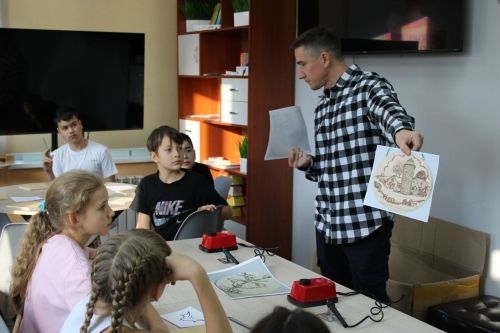 В творческой мастерской ПМК «Атлант» стартовал мастер-класс по выжиганию по дереву