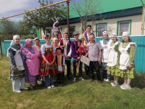 Фольклорный коллектив Мизгел: дружба народов