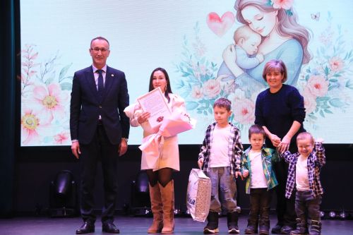 На главной сцене Ютазинского района прославляли матерей