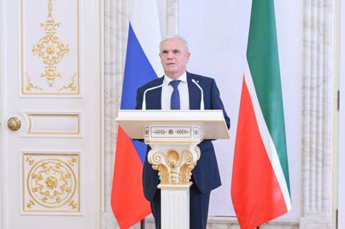Минниханов вручил премии за развитие гражданского общества