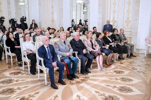 Минниханов вручил премии за развитие гражданского общества