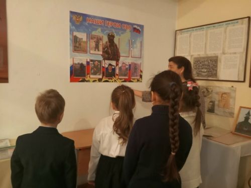 Урок мужества: школьники Акбашской школы познакомились с историей Героев Отечества