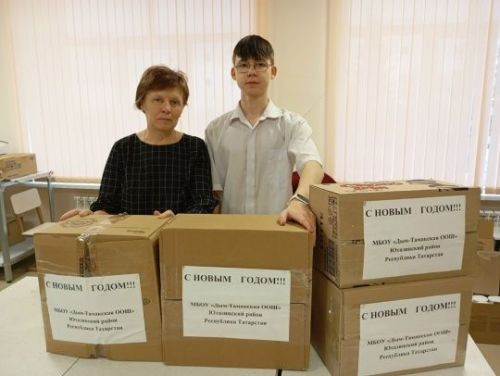 Свет и сладости для наших защитников