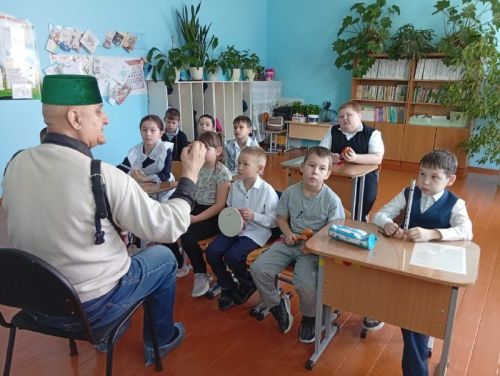 Где воспитываются новые звезды народной музыки? В Байряках