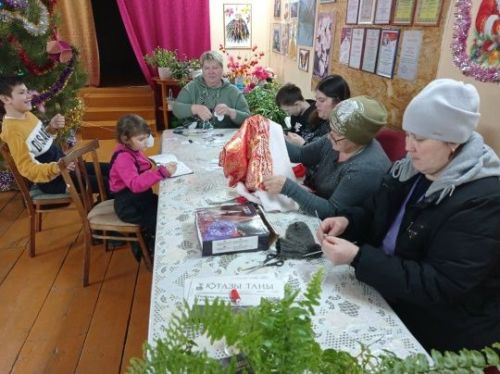 Новогодние гирлянды руками детей