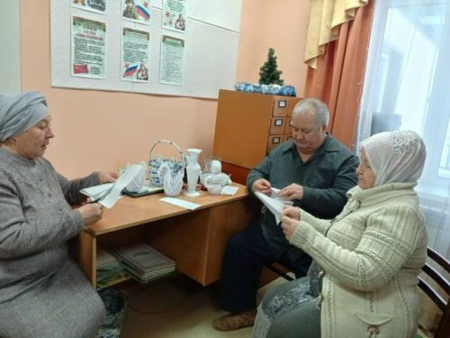 Искусство плетения из газетных трубочек