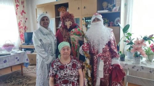 «С новым счастьем!»- Праздничный визит к односельчанам
