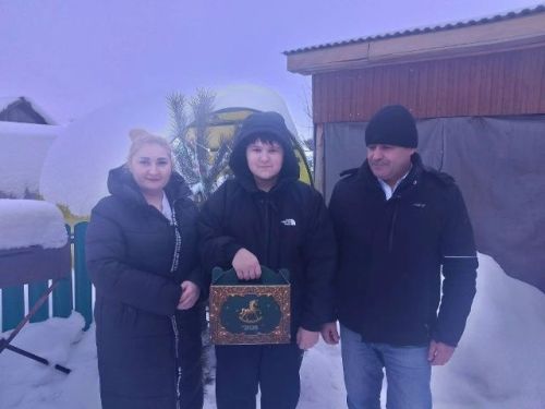 Волонтеры поздравили детей участников СВО с Новым годом