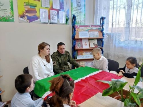 Встреча с героем: история флага и уроки мужества