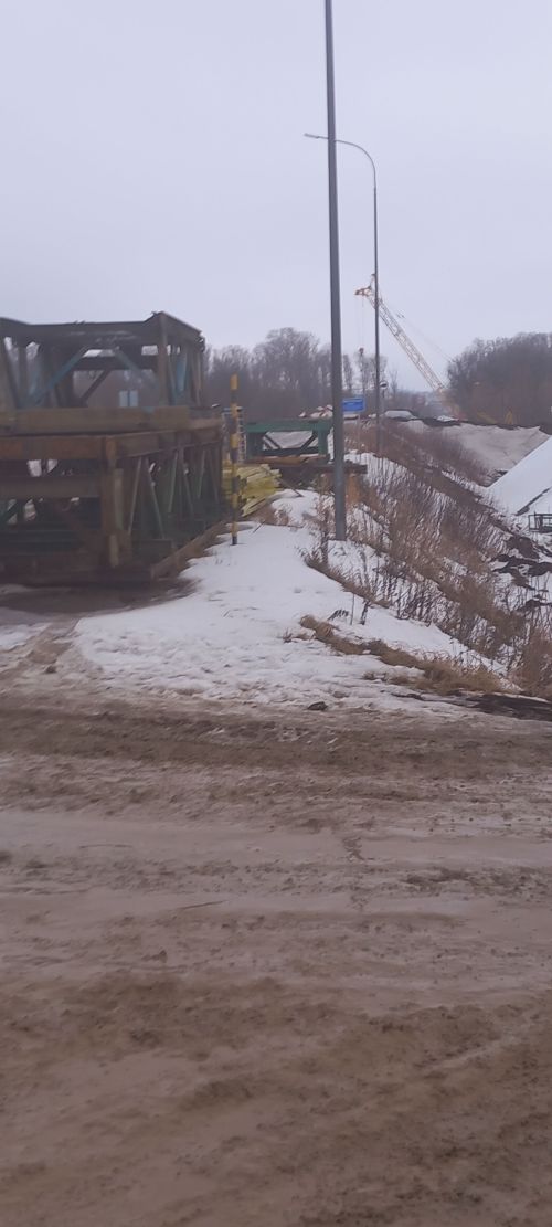 Продолжается реконструкция моста через реку Ик
