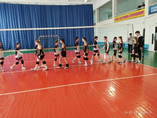 Команда „Уруссинка“ дебютировала на республиканском турнире по волейболу в Туймазах