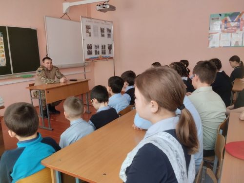 Учащиеся Байрякинской школы встретились с участником СВО