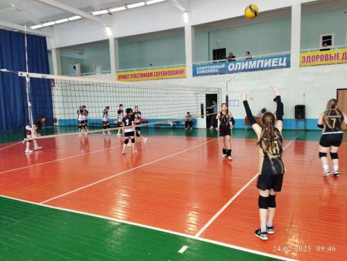 Команда „Уруссинка“ дебютировала на республиканском турнире по волейболу в Туймазах