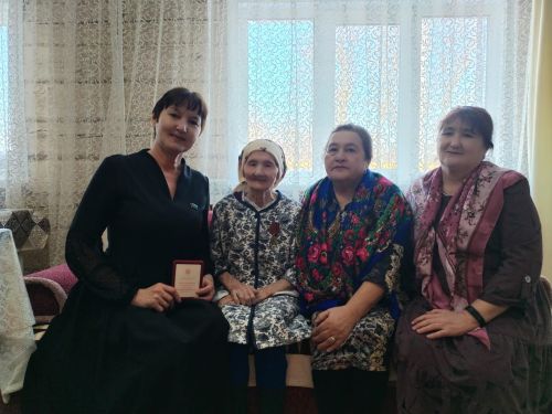 Тепло и уважение: вручение медалей ветеранам Ютазинского района