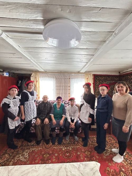 «Юнармейцы встретились с детьми войны: истории мужества и оптимизма»