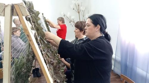 «Жители села Дым-Тамак плетут сети для участников СВО: вместе мы сила!»