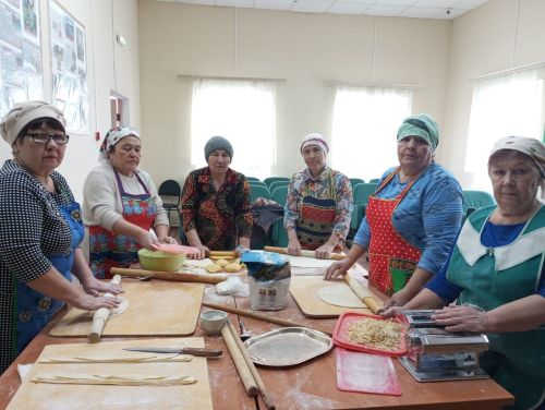 Жители села Каклы-Куль поддерживают бойцов СВО: готовят лапшу в рамках народной инициативы