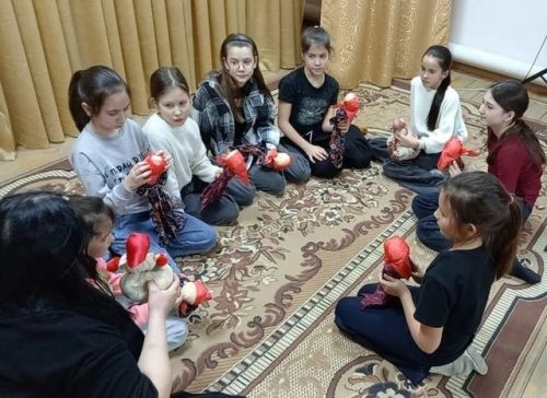 «Во что играли наши бабушки»: путешествие в мир народных игр и игрушек