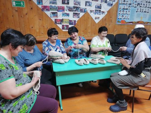 В Ново-Каразерикском сельском клубе прошел увлекательный мастер-класс по вязанию крючком для начинающих