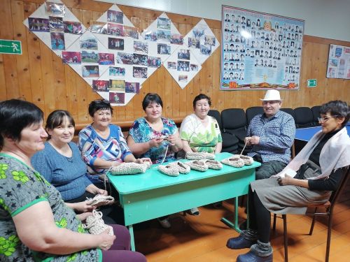 В Ново-Каразерикском сельском клубе прошел увлекательный мастер-класс по вязанию крючком для начинающих