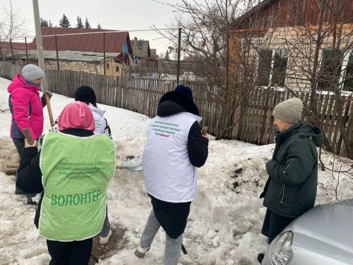 Волонтёры отряда «Бумеранг» подарили тепло и заботу ветерану педагогического труда