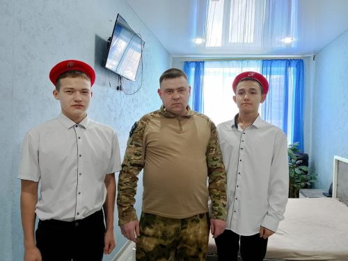 «Вместе — мы сила!»: Юнармейцы встретились с участником СВО