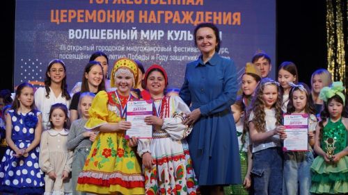 Гала-концерт фестиваля «Волшебный мир культуры» в Октябрьском: юные таланты покоряют сцену