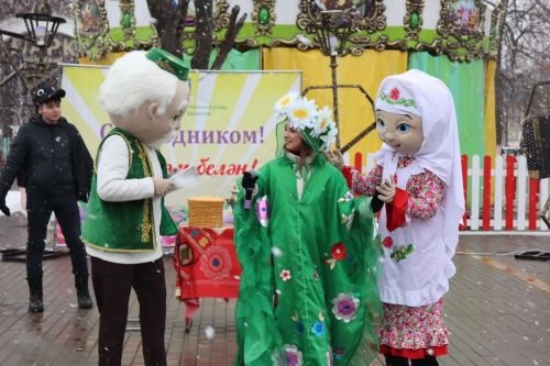 Науруз в Уруссу: весенний праздник объединил жителей на площади РДК