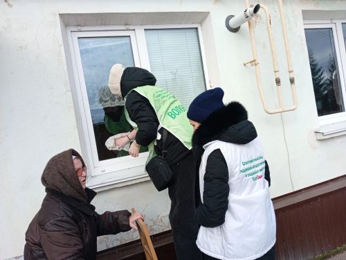 Волонтёры отряда «БУМЕРАНГ» провели уборку у ветерана школы в рамках акции «Весенняя неделя добра»
