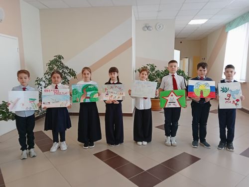 Гимназисты приняли участие в муниципальном этапе республиканского конкурса детских рисунков «С чего начинается Родина»