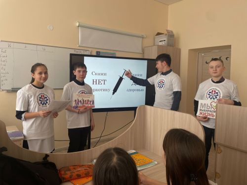 Важные уроки о наркотиках для учеников Старо-Уруссинской школы