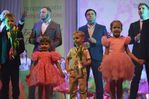 Ютазинцы рукоплескали первому весеннему празднику