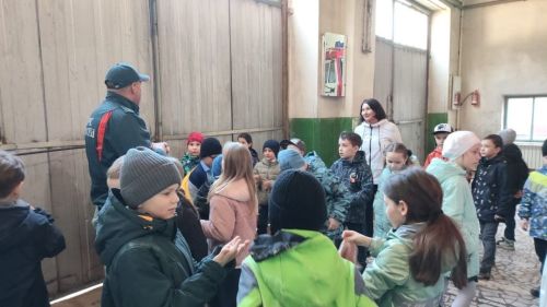 Юные исследователи безопасности: экскурсия в мир пожарных героев!