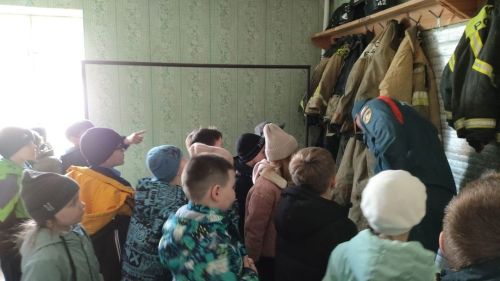 Юные исследователи безопасности: экскурсия в мир пожарных героев!